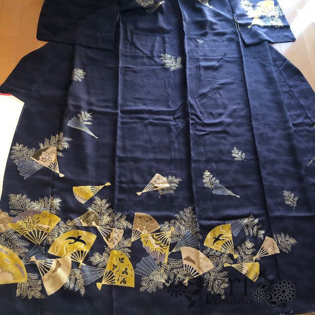 新品!しつけ糸付き】濃い紫に扇柄♡金彩が綺麗な訪問着 落款 新品!しつけ糸付き】濃い紫に扇柄♡金彩が綺麗な訪問着 落款