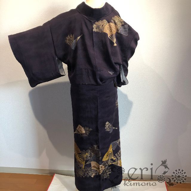 新品!しつけ糸付き】濃い紫に扇柄♡金彩が綺麗な訪問着 落款 新品!しつけ糸付き】濃い紫に扇柄♡金彩が綺麗な訪問着 落款