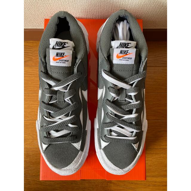 NIKE(ナイキ)のNIKE x sacai ブレーザー LOW Iron Grey 26cm メンズの靴/シューズ(スニーカー)の商品写真