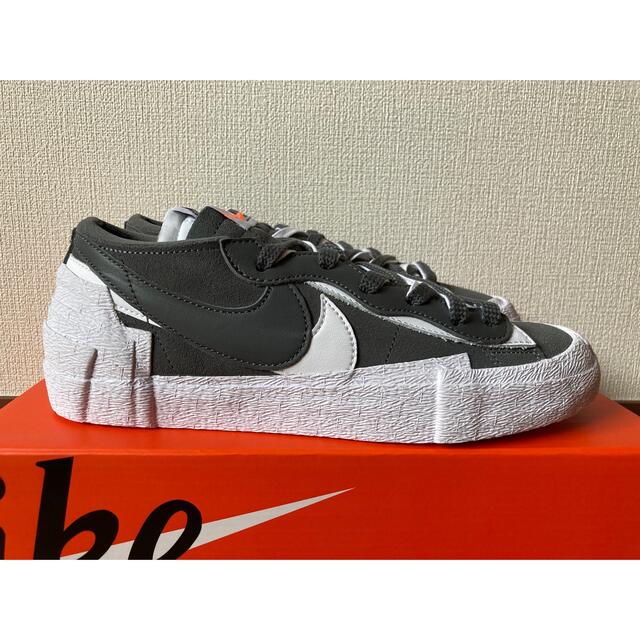 NIKE(ナイキ)のNIKE x sacai ブレーザー LOW Iron Grey 26cm メンズの靴/シューズ(スニーカー)の商品写真