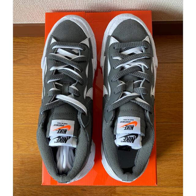 NIKE(ナイキ)のNIKE x sacai ブレーザー LOW Iron Grey 26cm メンズの靴/シューズ(スニーカー)の商品写真