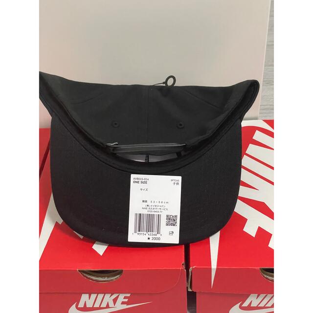 NIKE(ナイキ)の【新品】❗️タイムセール❗️ナイキ　キッズ　キャップ赤　黒　２点セット！ キッズ/ベビー/マタニティのこども用ファッション小物(帽子)の商品写真