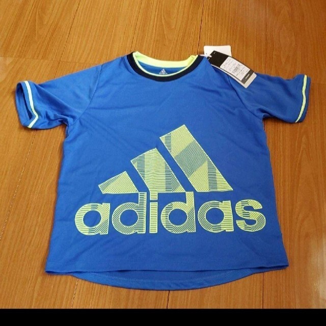 adidas(アディダス)のアディダス adidas Tシャツ　140 キッズ/ベビー/マタニティのキッズ服男の子用(90cm~)(Tシャツ/カットソー)の商品写真