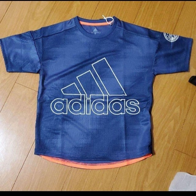 adidas(アディダス)のアディダス adidas Tシャツ　140 キッズ/ベビー/マタニティのキッズ服男の子用(90cm~)(Tシャツ/カットソー)の商品写真