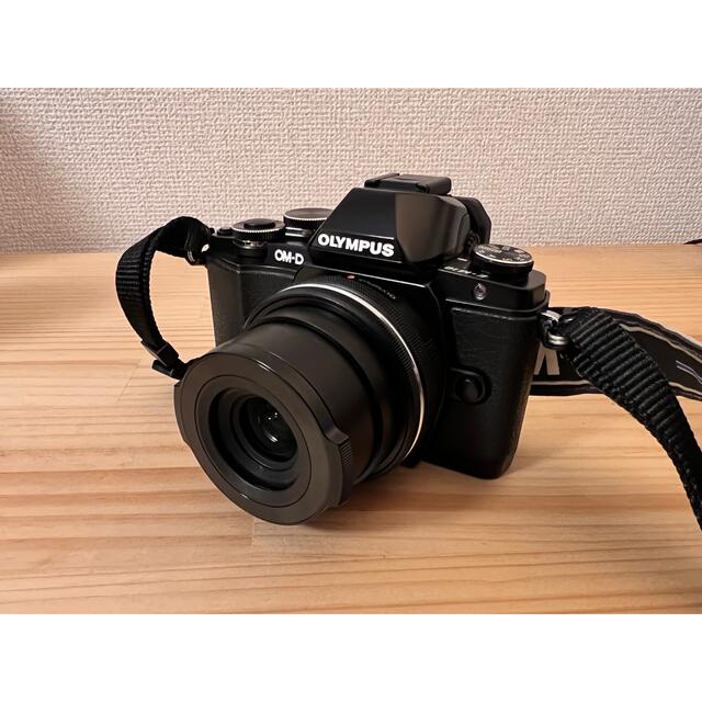 Nikon D5200 と　OLYMPUS OM−D E−M10 セット