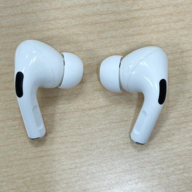 Apple(アップル)の13kさま AirPods Pro アップル純正品 ストアで動作チェック済み スマホ/家電/カメラのオーディオ機器(ヘッドフォン/イヤフォン)の商品写真