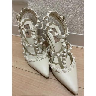 ヴァレンティノ(VALENTINO)のヴァレンティノ マットホワイトパンプス(ハイヒール/パンプス)