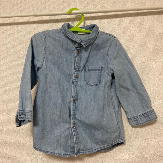 H&M(エイチアンドエム)のH&M デニム風シャツ　80サイズ キッズ/ベビー/マタニティのベビー服(~85cm)(シャツ/カットソー)の商品写真