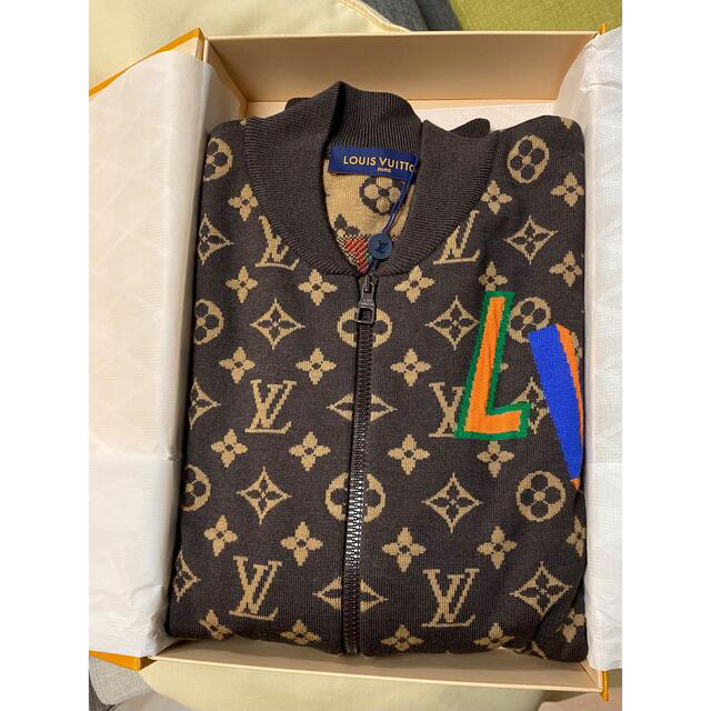 LOUIS VUITTON(ルイヴィトン)のNENE様専用NBAグラフィックブルゾンand ステッチTシャツ レディースのジャケット/アウター(ブルゾン)の商品写真