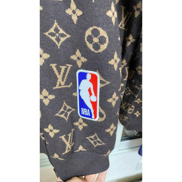 LOUIS VUITTON(ルイヴィトン)のNENE様専用NBAグラフィックブルゾンand ステッチTシャツ レディースのジャケット/アウター(ブルゾン)の商品写真