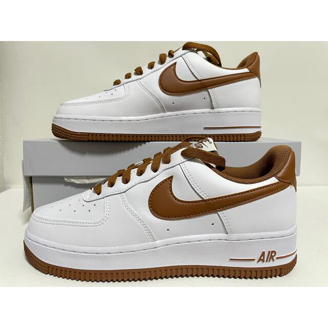 NIKE(ナイキ)の【新品】24.5㎝　NIKE AIR FORCE 1 ’07 ホワイト/ブラウン メンズの靴/シューズ(スニーカー)の商品写真