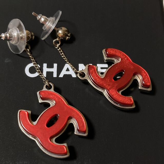 CHANEL(シャネル)の5月8日迄★廃盤レア品★CHANELシャネル★ココマーク★赤★黒★揺れるピアス レディースのアクセサリー(ピアス)の商品写真