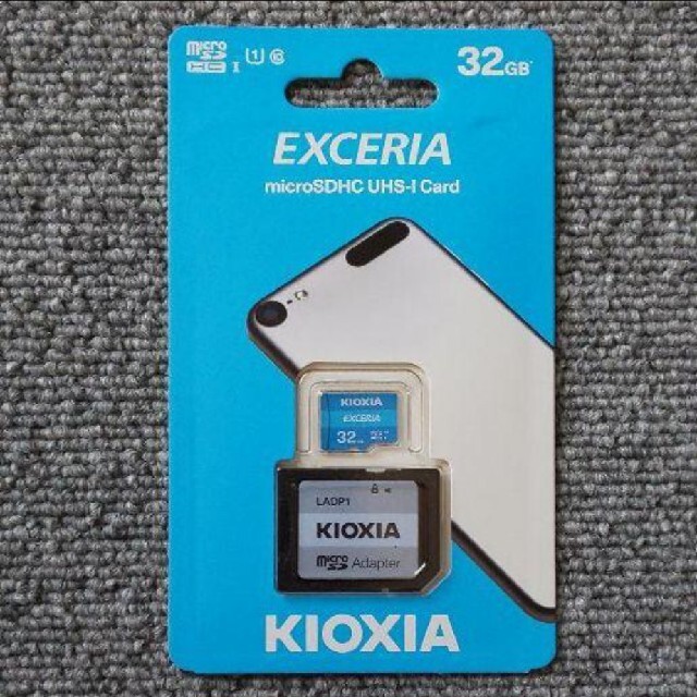 東芝(トウシバ)のKIOXIA microSDカード 32GB（アダプター付） スマホ/家電/カメラのスマートフォン/携帯電話(その他)の商品写真