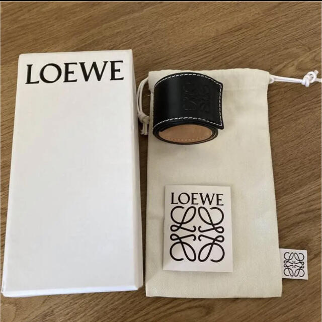 LOEWE(ロエベ)のロエベ　ブレスレット　本革　ブラック×イエロー　アクセサリー　ベルト メンズのアクセサリー(ブレスレット)の商品写真