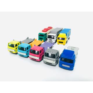 タカラトミー(Takara Tomy)の【トミカ】ミニカー『日産ディーゼル／日野／三菱ふそう』輸送トラック8台セット(ミニカー)