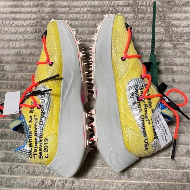 NIKE(ナイキ)の⭐️未使用　OFF-WHITE×NIKE VAPOR STREET 25cm⭐️ メンズの靴/シューズ(スニーカー)の商品写真