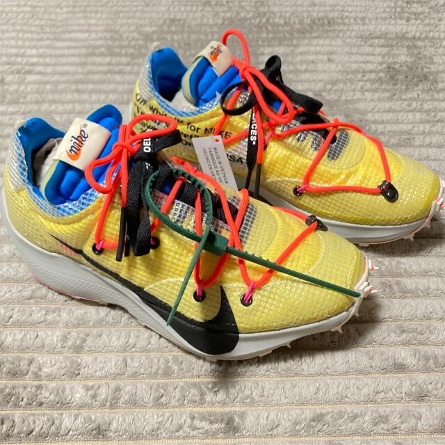 NIKE(ナイキ)の⭐️未使用　OFF-WHITE×NIKE VAPOR STREET 25cm⭐️ メンズの靴/シューズ(スニーカー)の商品写真