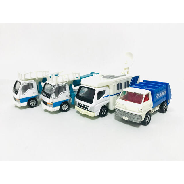 Takara Tomy(タカラトミー)の【トミカ】ミニカー『高所作業車／衛星通信車／ごみ収集車』トラック4台セット エンタメ/ホビーのおもちゃ/ぬいぐるみ(ミニカー)の商品写真