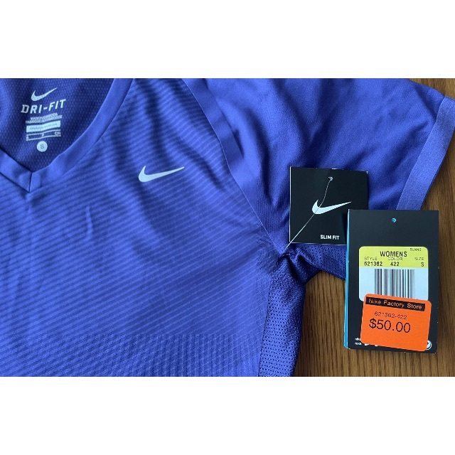 NIKE(ナイキ)の【新品•タグ付き】Nike DRI FIT Tシャツ スポーツ/アウトドアのランニング(ウェア)の商品写真