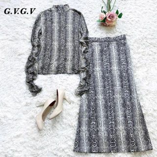 ジーヴィジーヴィ(G.V.G.V.)の良品♡G.V.G.V　パイソン柄　スカートセットアップ上下　総柄　S(その他)