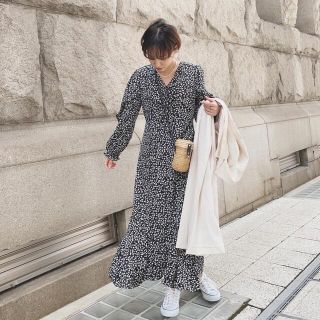 ザラ(ZARA)のIsn't She? 花柄フレアワンピ　花柄ワンピース　ロングワンピース(ロングワンピース/マキシワンピース)