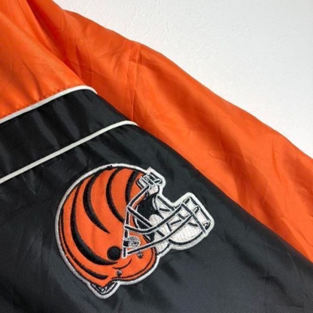 NFL BENGALS ベンガルス BIGチーム刺繍ロゴ 中綿ジャケットの NFL BENGALS ベンガルス BIGチーム刺繍ロゴ 中綿ジャケットの