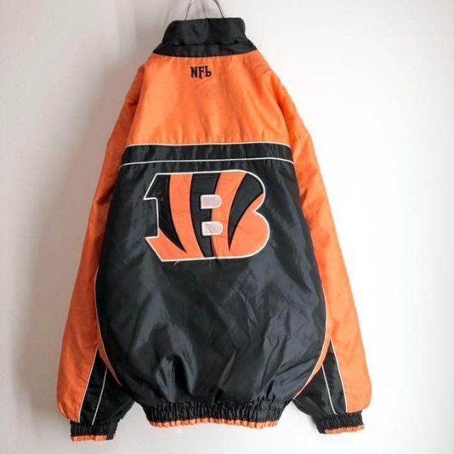 NFL BENGALS ベンガルス BIGチーム刺繍ロゴ 中綿ジャケットの NFL BENGALS ベンガルス BIGチーム刺繍ロゴ 中綿ジャケットの