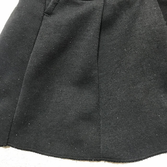 UNIQLO(ユニクロ)のユニクロ　黒スカート　110センチ キッズ/ベビー/マタニティのキッズ服女の子用(90cm~)(スカート)の商品写真