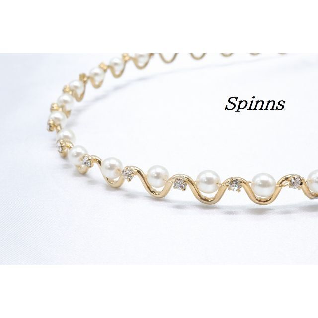 SPINNS(スピンズ)の【B367】Spinns スピンズ カール ビジュー ウェーブ カチューシャ レディースのヘアアクセサリー(カチューシャ)の商品写真