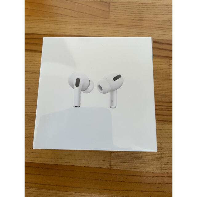 Apple(アップル)の【新品未開封】AirPods Pro MWP22J/A シュリンク付き スマホ/家電/カメラのオーディオ機器(ヘッドフォン/イヤフォン)の商品写真