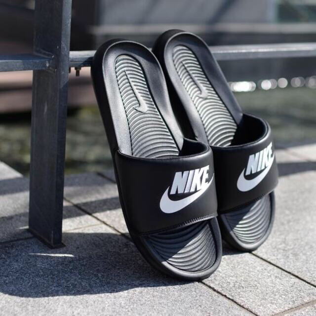 年末のプロモーション特価！ NIKE VICTORI ONE SLIDE ナイキ ヴィクトリー ビクトリー ワン スライド ブラック 黒 メンズ  スニーカー サンダル cn9675-003m