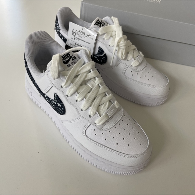 NIKE(ナイキ)のNike Air Force 1 ’07 Essential W PAISLEY レディースの靴/シューズ(スニーカー)の商品写真