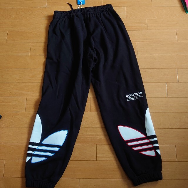 adidasトリコロールカラーパンツ