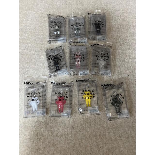 KAWS TOKYO FIRST KEYHOLDER 10種セット キーホルダー