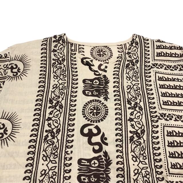 【新品】ボタニカル　長袖　クルタ　ロンT  ベージュ メンズのトップス(Tシャツ/カットソー(七分/長袖))の商品写真