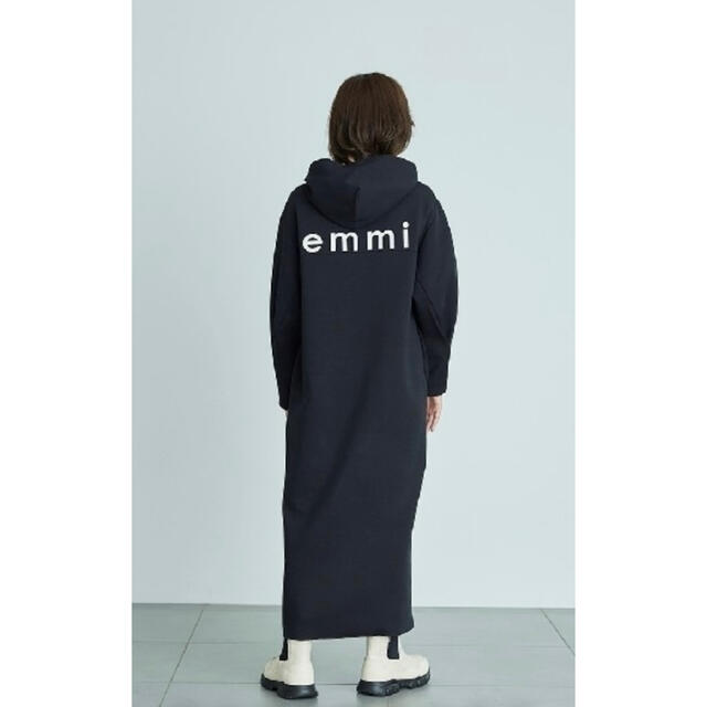 emmi atelier(エミアトリエ)のemmi フードワンピース レディースのワンピース(ロングワンピース/マキシワンピース)の商品写真