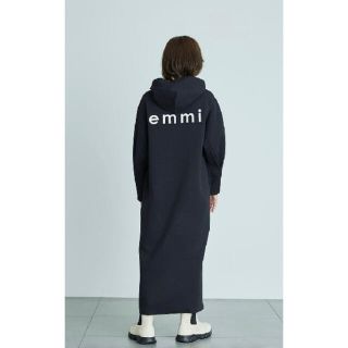 emmi フードワンピース