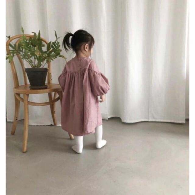 【miika様】バルーン袖ワンピース　ピンク90cm ベージュ120cm  キッズ/ベビー/マタニティのキッズ服女の子用(90cm~)(ワンピース)の商品写真