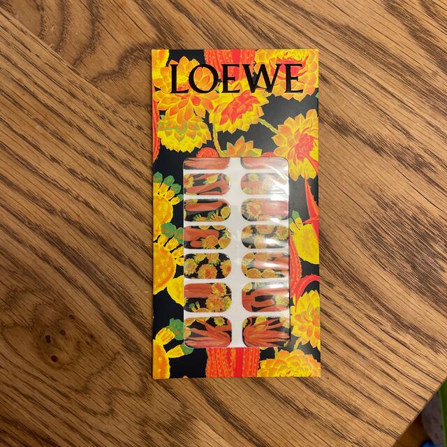 LOEWE(ロエベ)のLOEWE ネイルシール　新品未使用 コスメ/美容のネイル(ネイル用品)の商品写真