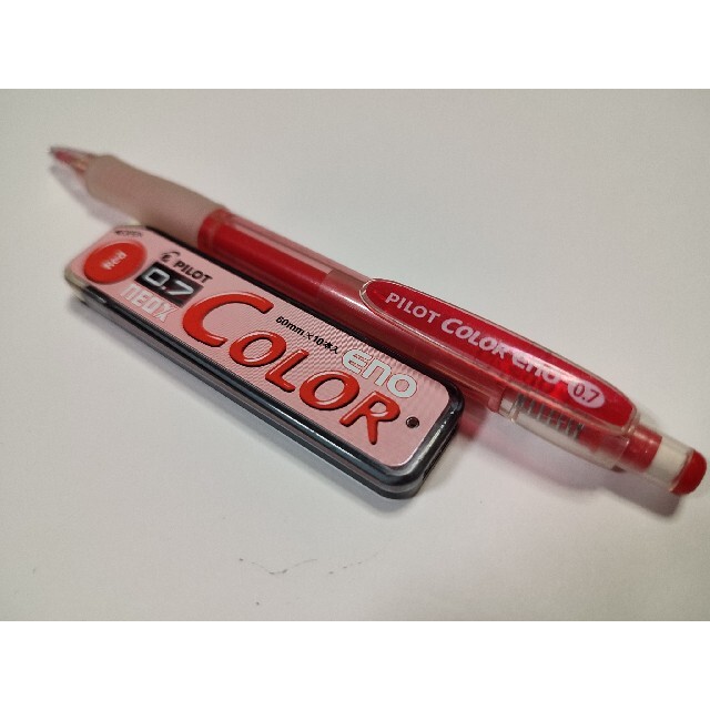 PILOT　赤シャープペン　替え芯セット エンタメ/ホビーのアート用品(色鉛筆)の商品写真