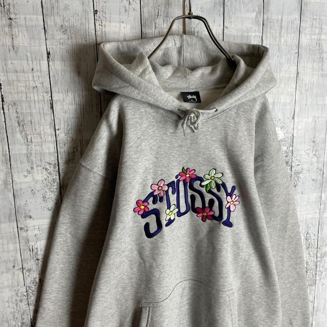 STUSSY(ステューシー)の【即完売モデル☆大人気XLサイズ☆未使用】ステューシー 花柄刺繍 パーカー メンズのトップス(パーカー)の商品写真