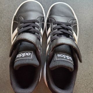 アディダス(adidas)のadidas　キッズ　スニーカー　18cm(スニーカー)