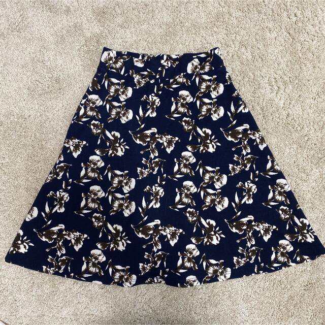 GU(ジーユー)の【最終価格】ジーユー　スカート　花柄 レディースのスカート(ひざ丈スカート)の商品写真