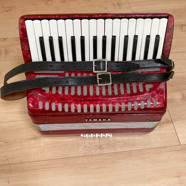 【匿名配送】  ヤマハ アコーディオン  8905 レッド 楽器の鍵盤楽器(アコーディオン)の商品写真