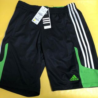 アディダス(adidas)の【新品】新品 アディダス ハーフパンツ サイズL  (ショートパンツ)