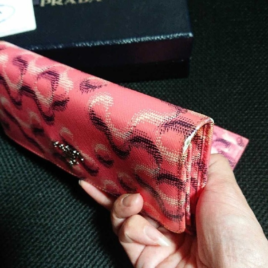 PRADA(プラダ)のPRADA長財布 レディースのファッション小物(財布)の商品写真