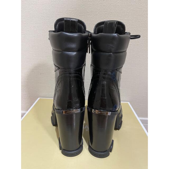 Michael Kors(マイケルコース)の【新品】MICHAEL MICHAEL KORS クロコダイルショートブーツ 黒 レディースの靴/シューズ(ブーツ)の商品写真