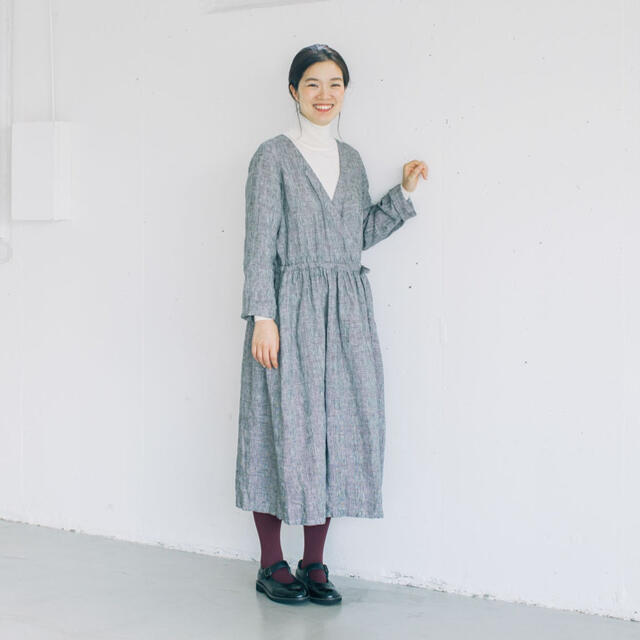 fog linen work(フォグリネンワーク)の北欧暮らしの道具店　フォグリネンワーク　秋チェックのリネンワンピース レディースのワンピース(ロングワンピース/マキシワンピース)の商品写真