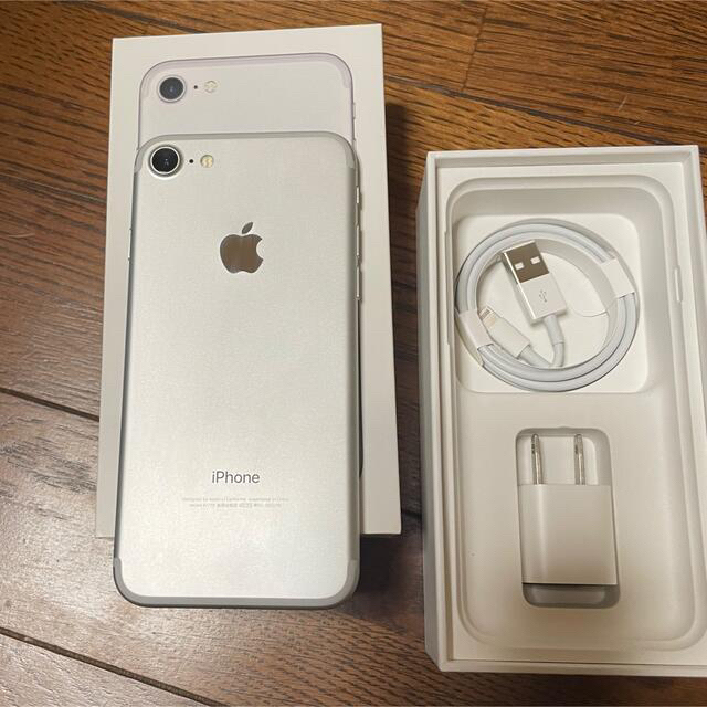 iPhone7 32GB シルバー au SIMロック解除スマホ家電カメラ