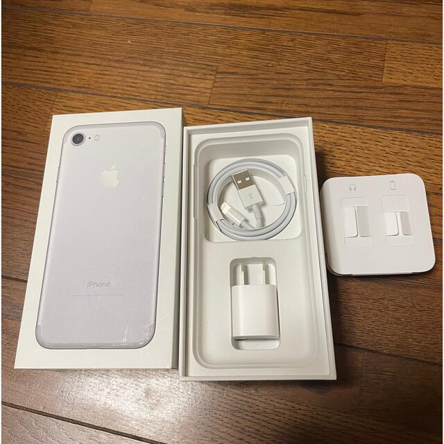 iPhone7 32GB シルバー au SIMロック解除スマホ家電カメラ